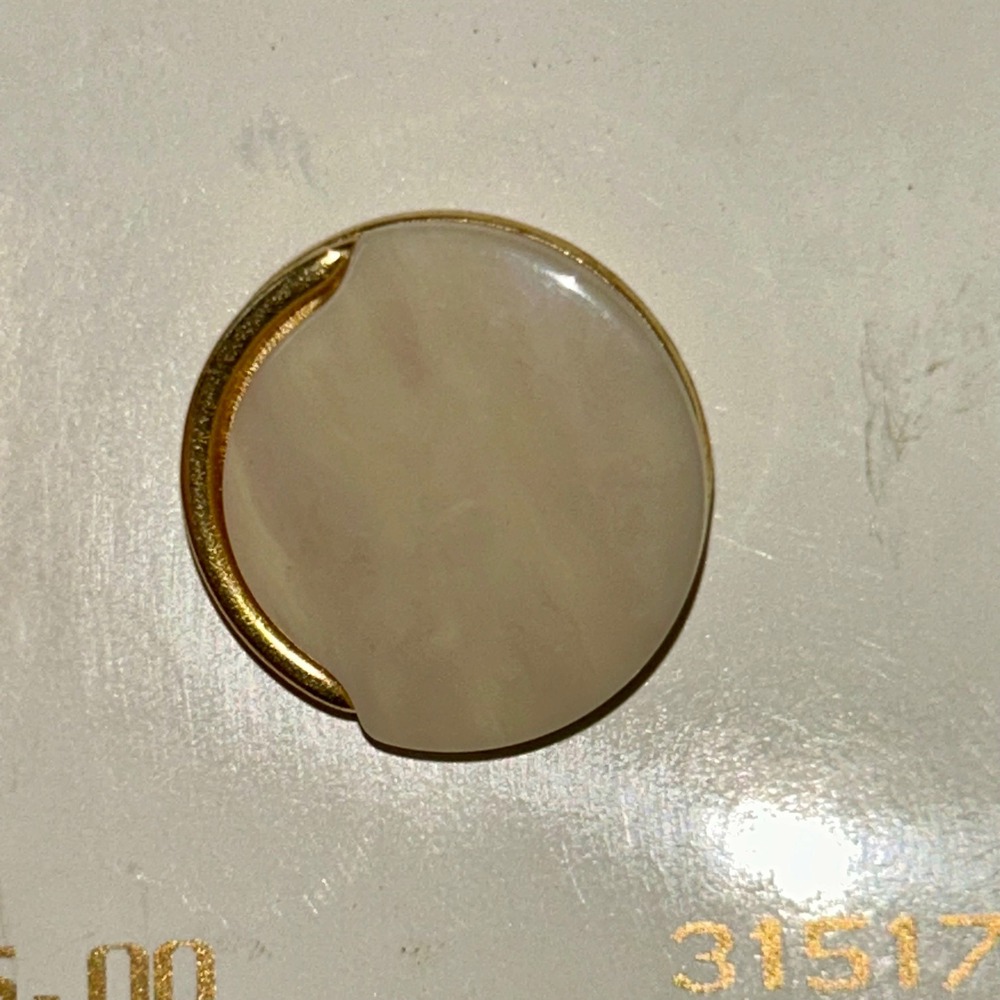 La Mode Vintage Round Cream Faux Stone Gold Tone‎ Buttons 2 Count 31517